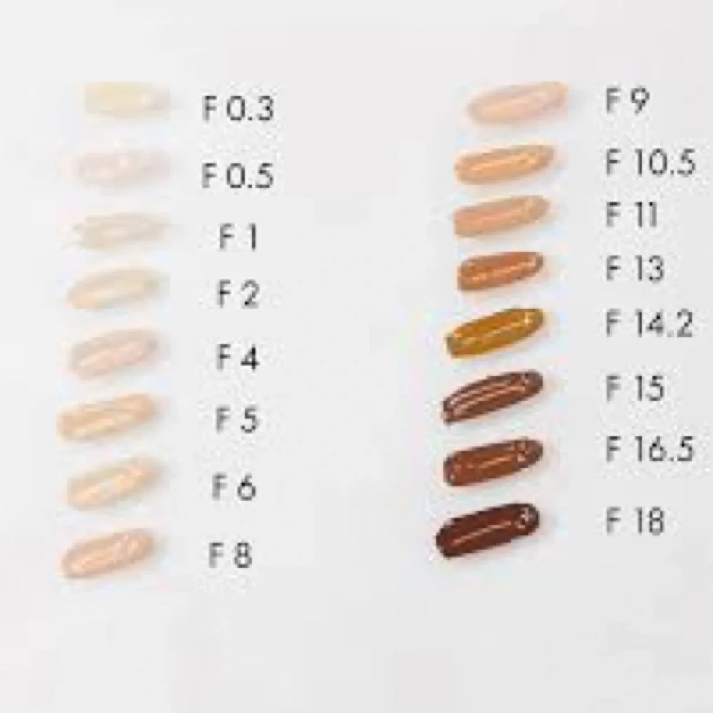 ❄️ Makeup Revolution | Conceal & Glow Illuminating Foundation F4 & F6